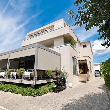 Rooms & Restaurant Matanovi Dvori Sukosan Exterior photo